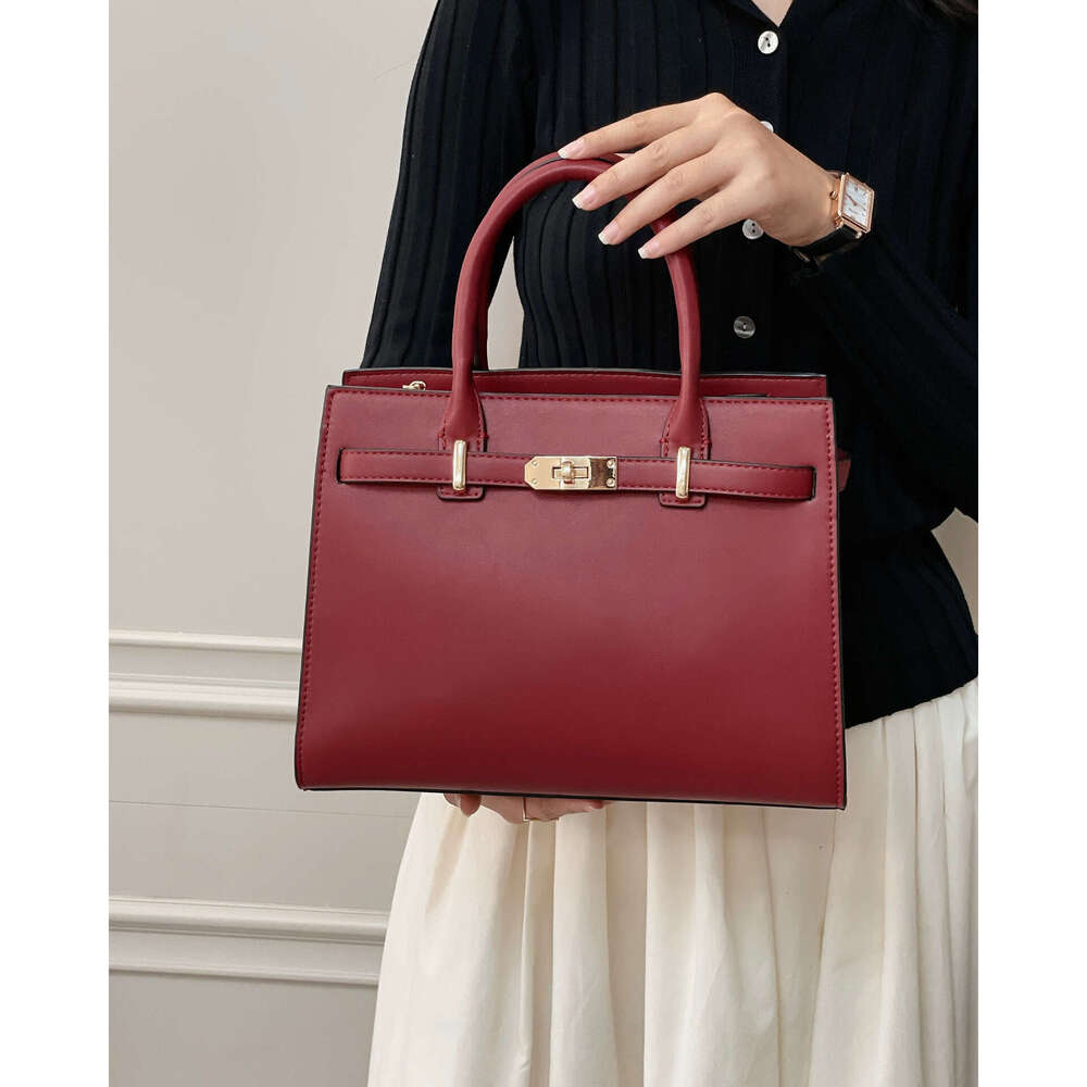 Free shipping fashion designer bag Luxury Women s New Red Elegant Wedding Bag for Middle aged Moms High end Large Capacity Handbag Handbags tote purse