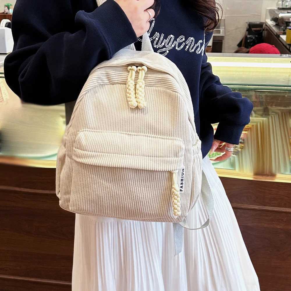 Simple Solid Color Backpack for Women New Student Backpack Large Capacity Commuting Backpack Z250617