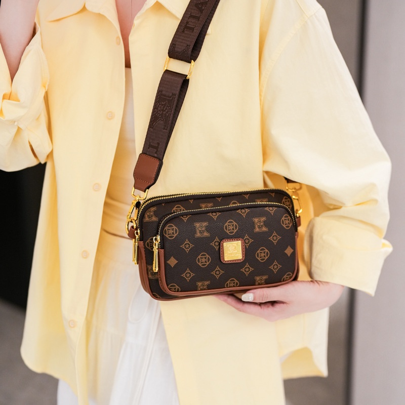 2025 Free Shipping Women's Designer Luxury Fashion Retro Printed New Simple Shoulder Bag Diagonal Cross Bag brown
