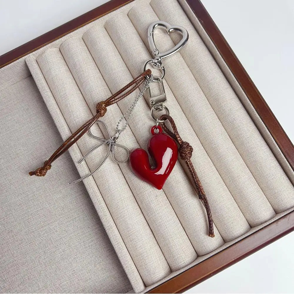 Fashion Red Love Y2k Keychain Korean Charm Bag Pendant Handmade Beaded Bownot Keyring Vintage Red Metal Hanging Accessories 250616