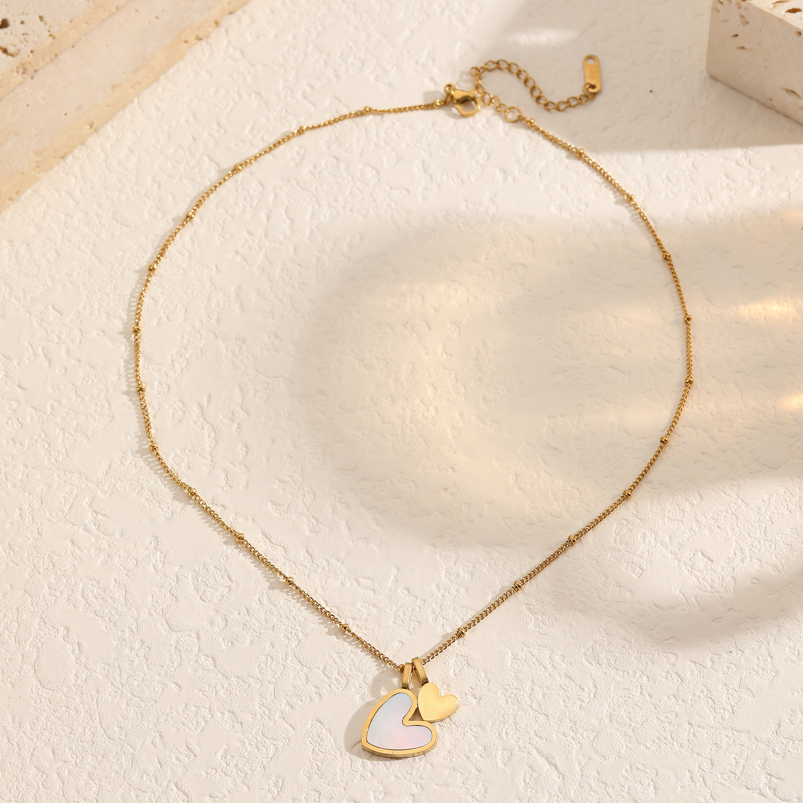 High-End White Mother-of-Pearl Necklace for Women, Fashionable Versatile Jewelry, Non-Fading Clavicle Chain, Peach Heart Pendant