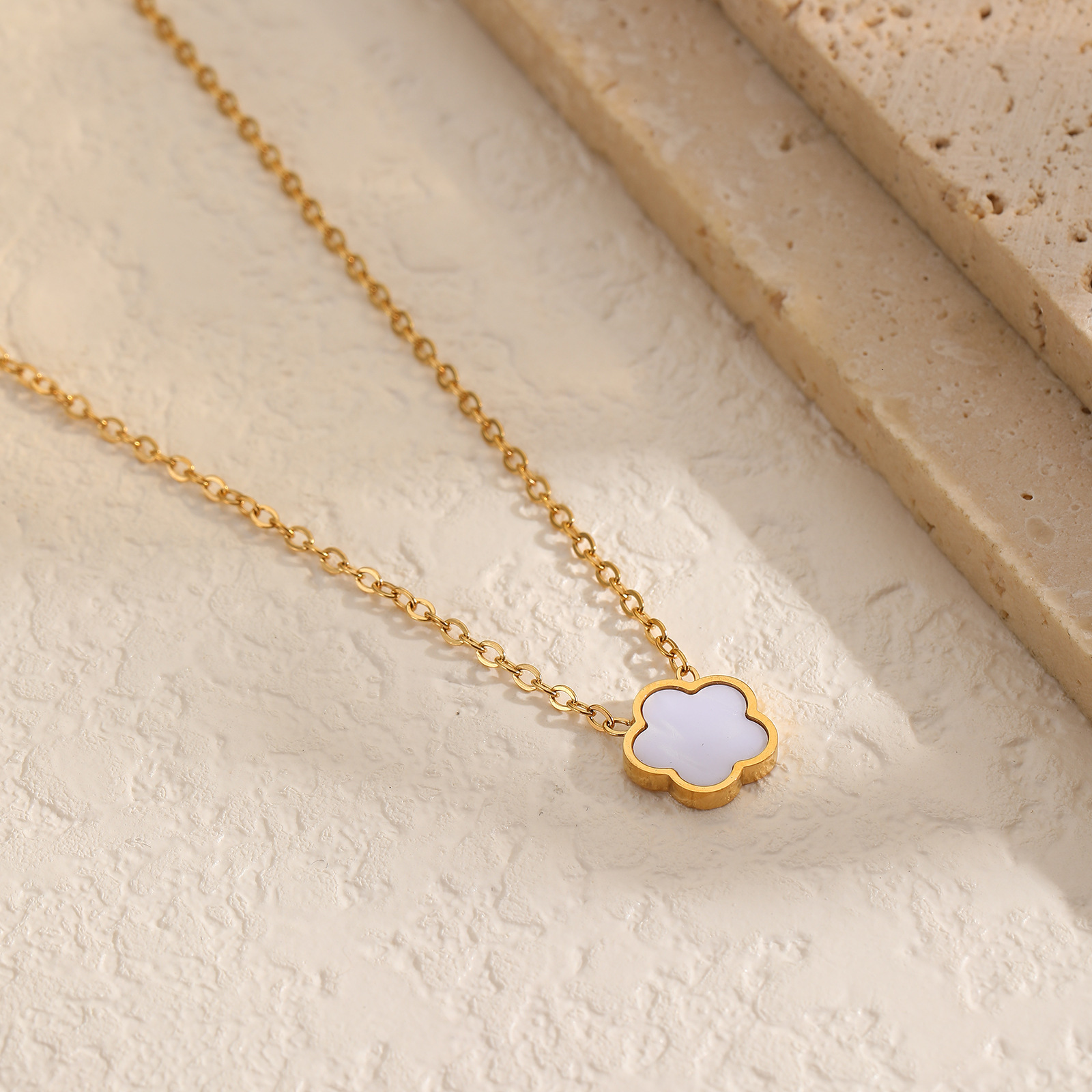 itanium Steel Necklace for Women High-End Design Jewelry White Mother-of-Pearl Flower Pendant