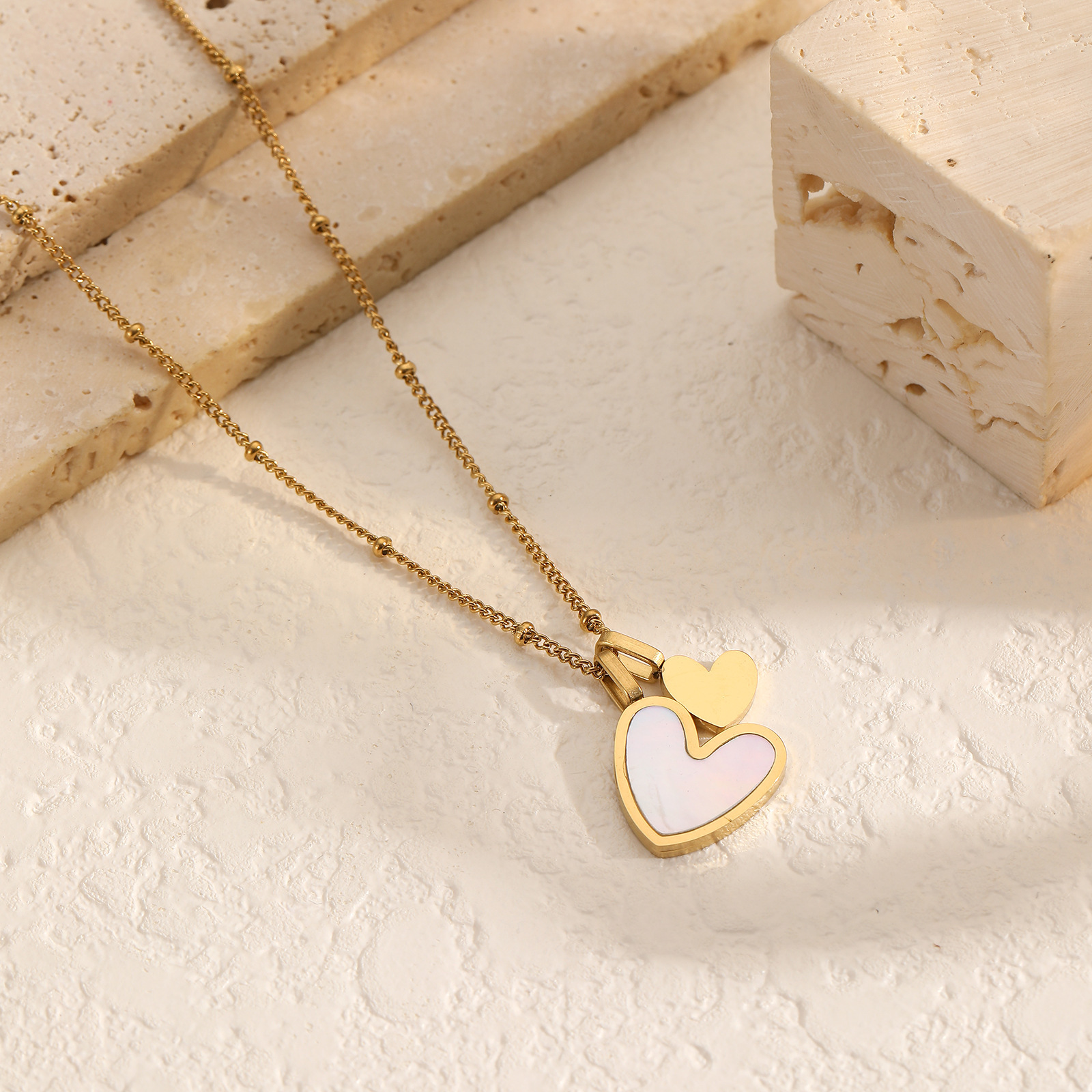 High-End White Mother-of-Pearl Necklace for Women, Fashionable Versatile Jewelry, Non-Fading Clavicle Chain, Peach Heart Pendant