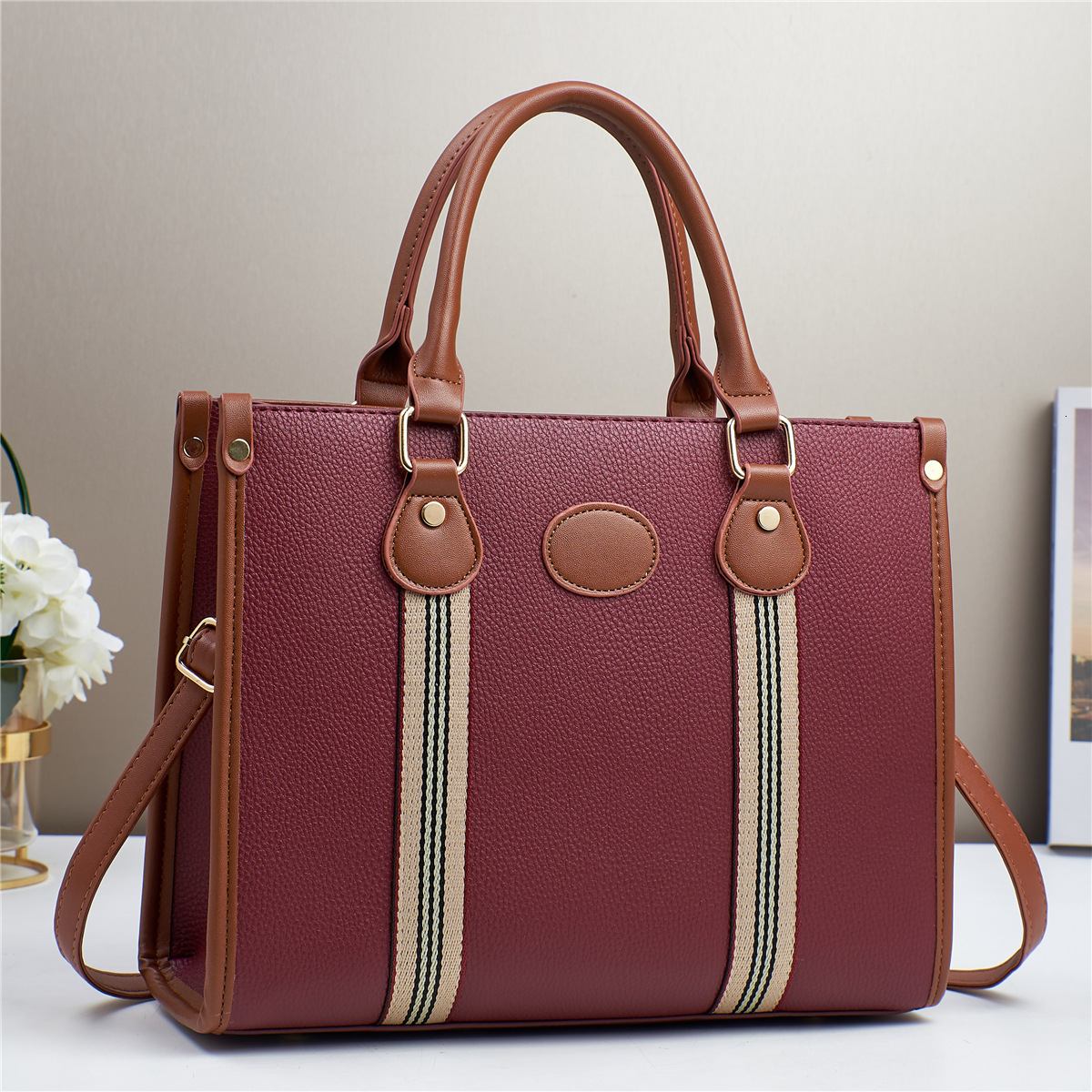 Designer Handheld Tote Bag 2025 Summer New Fashion Women's Bag Middle-aged Ladies Bag Crossbody Bag Elegant Middle-aged Mom Bag Luxury Bag Free S