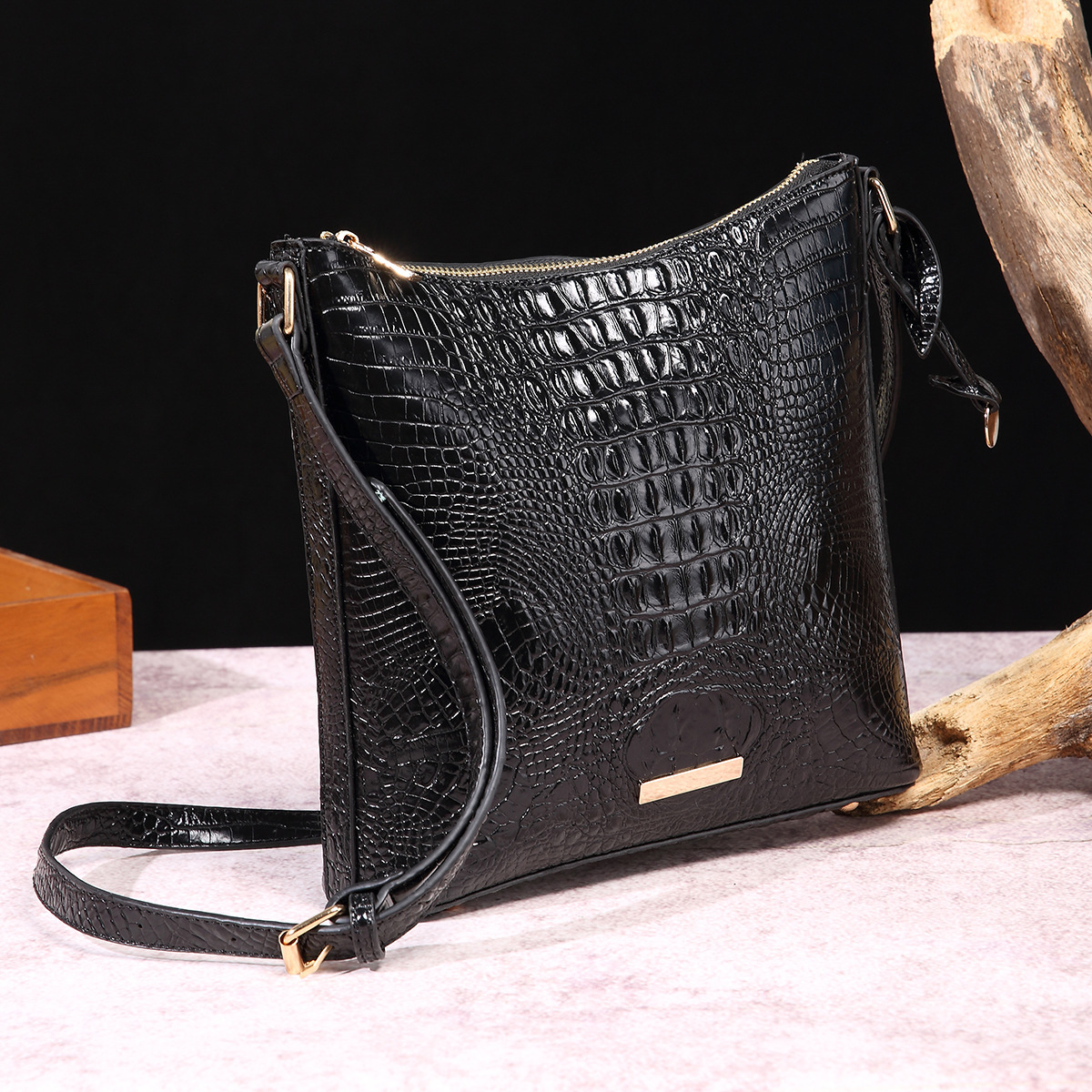 Free Shipping 2025 New Designer Bag Fashionable And High-quality Shopping Bag Handheld Retro Women's Multi-color Crocodile Pattern Trendy Handbag
