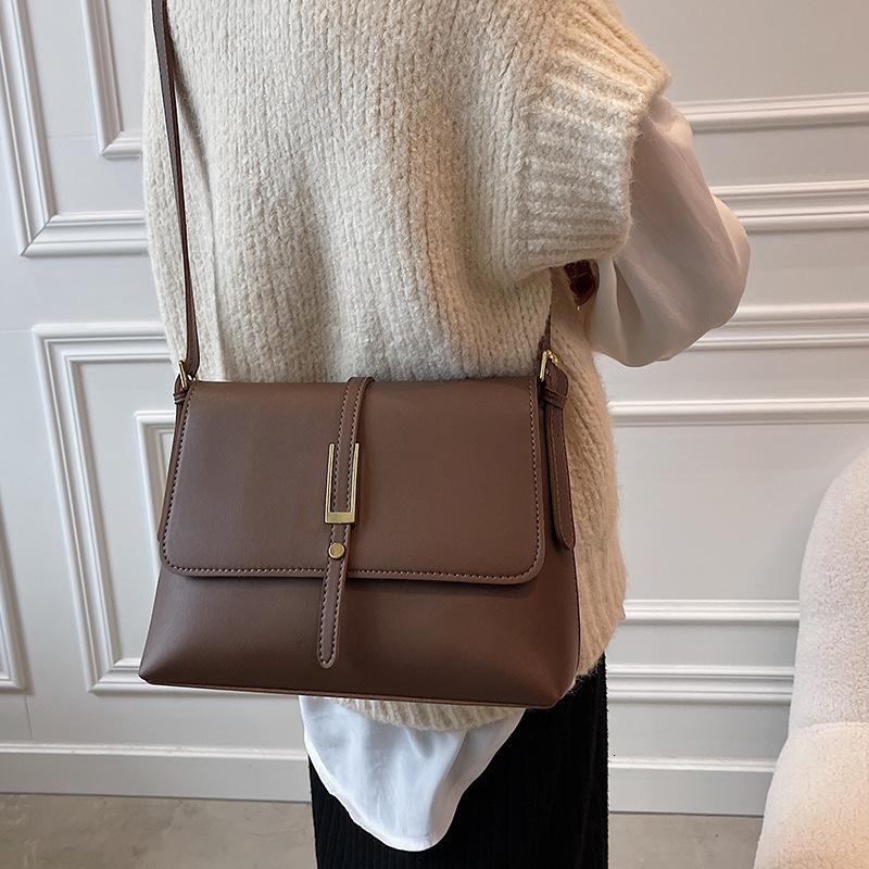 Top brand high-quality new free designer bag retro fashion simple 2025 new fashionable elegant shoulder bag popular crossbody bag new free designer ba