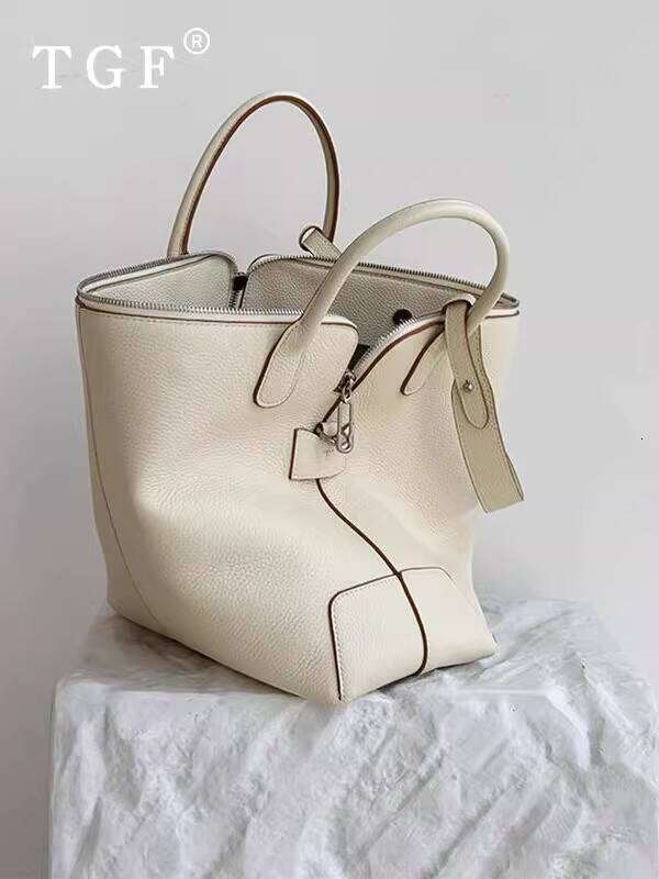 Handheld Tote for Women New Light Luxury Niche High end Fashion Commuter Versatile Crossbody Bucket Bag