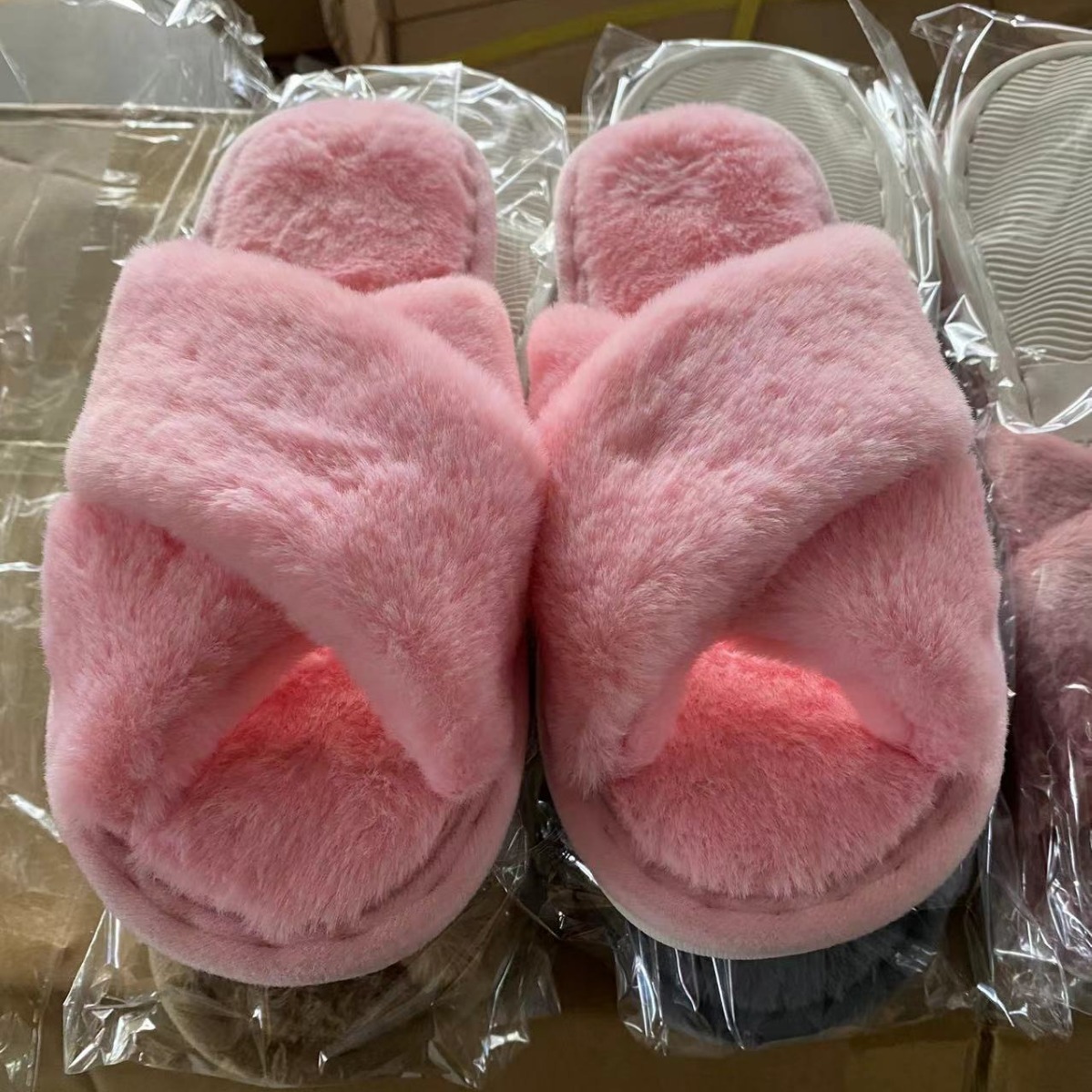 New solid color fur cross strap anti slip shoes for home women's cotton slippers, fashionable women's sandals, designer sandals