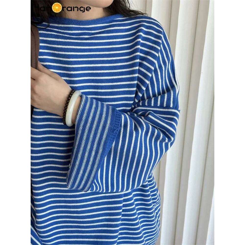 HanOrange 2025 Early Spring Fashion Striped Knitted Sweater Women Comfortable 3D Silhouette Knitting Top Black White/Blue White