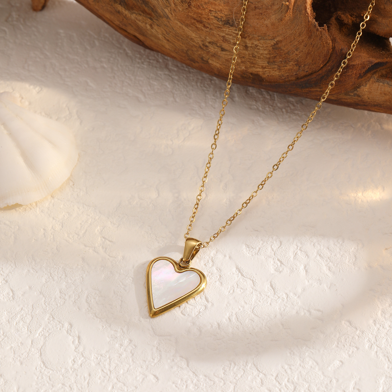 New Fashion Shell Necklace Internet Celebrity Ins Gold-Plated Clavicle Chain Black and White Mother-of-Pearl Heart Pendant