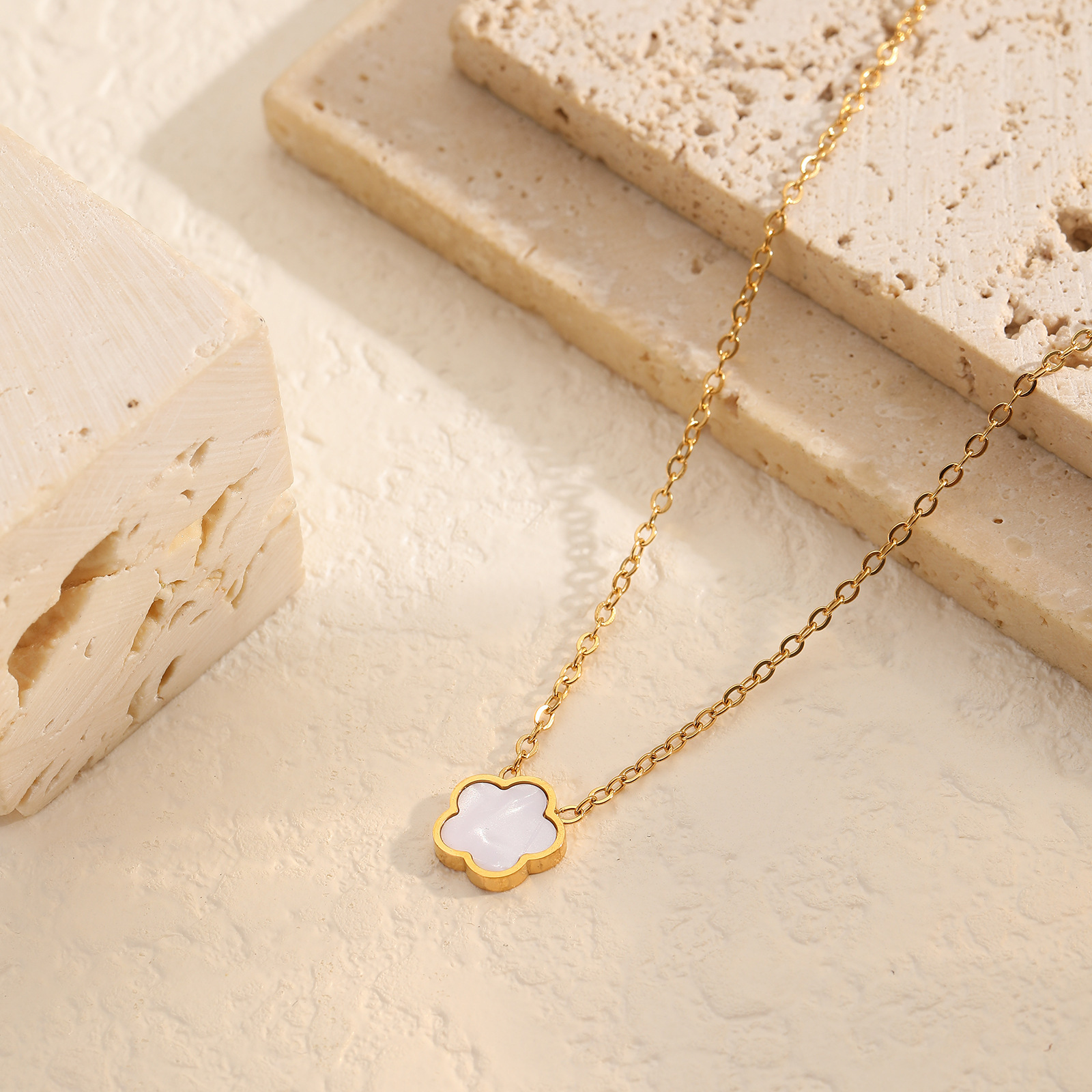 itanium Steel Necklace for Women High-End Design Jewelry White Mother-of-Pearl Flower Pendant