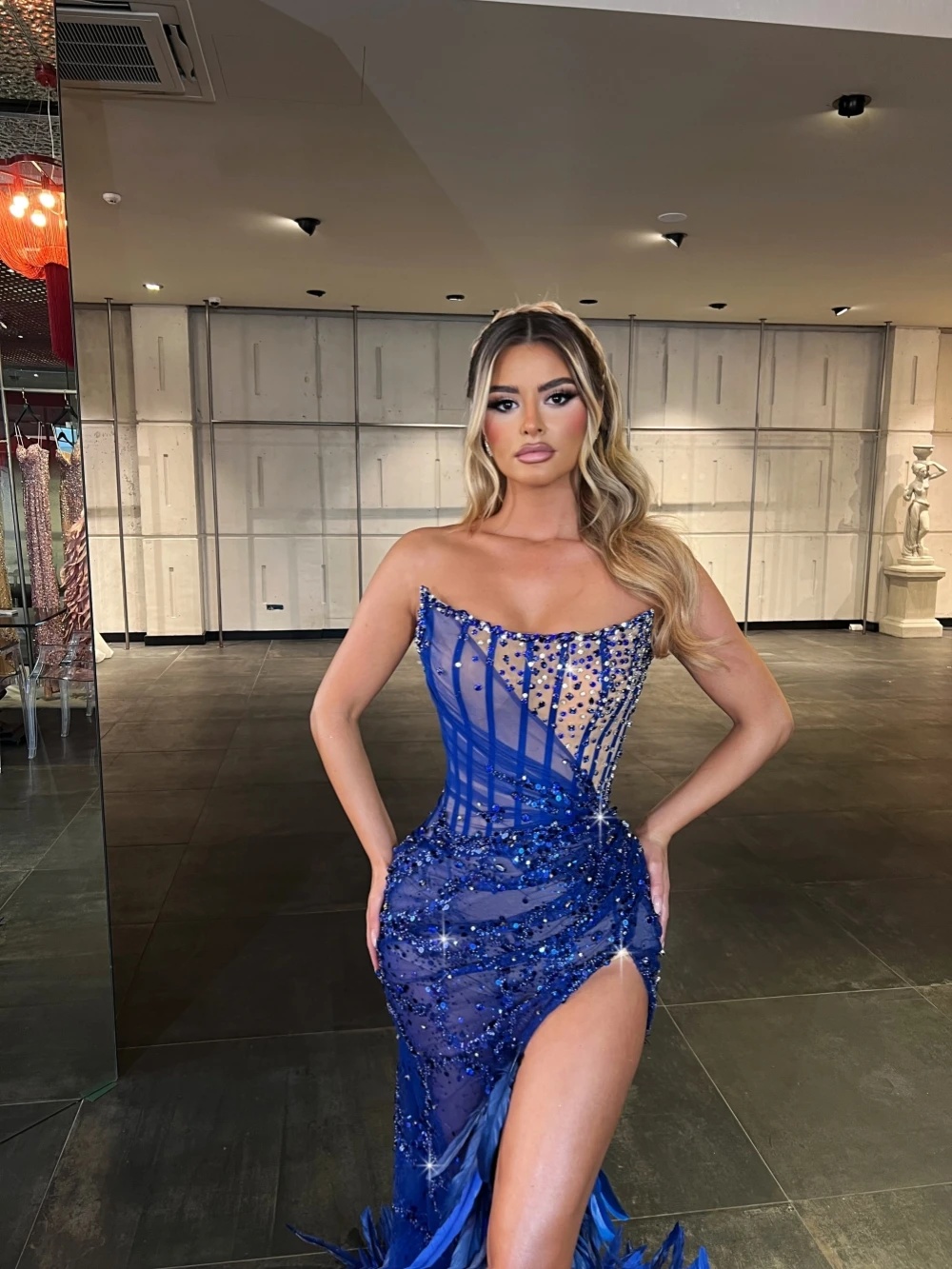 Sparkly Feather Evening Dresses Strapless Beads Prom Dress Side Split Mermaid Illusion See Through Sleeveless Party Gowns Vestidos De Noche Plus Size