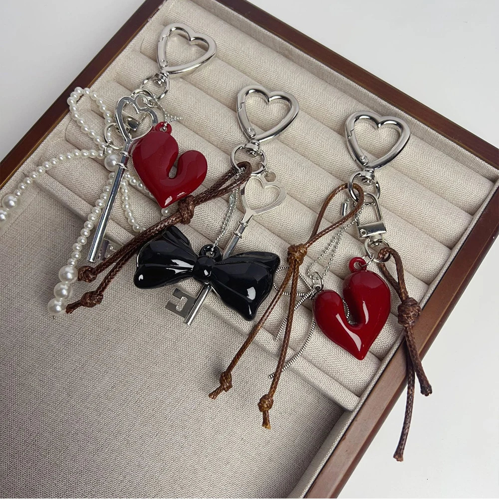 Fashion Red Love Y2k Keychain Korean Charm Bag Pendant Handmade Beaded Bownot Keyring Vintage Red Metal Hanging Accessories 250616