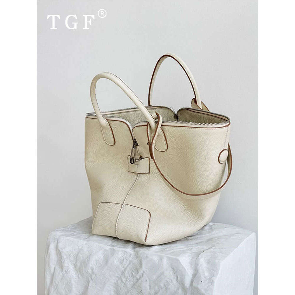 Handheld Tote for Women New Light Luxury Niche High end Fashion Commuter Versatile Crossbody Bucket Bag