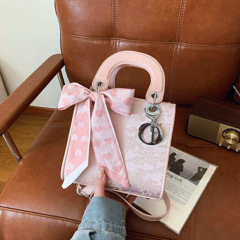 2025 Free Shipping Women's Designer Embroidery Handheld Concubine Single Shoulder Crossbody Bag pink