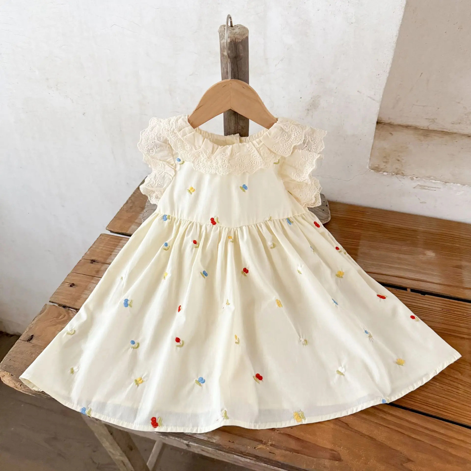 Ins Summer Kids Baby Girls Dress Cotton Lace Fly Sleeve Infant Girl Dress Strawberry Print Cotton Sleeveless Dress For 1-5T Girl 250617