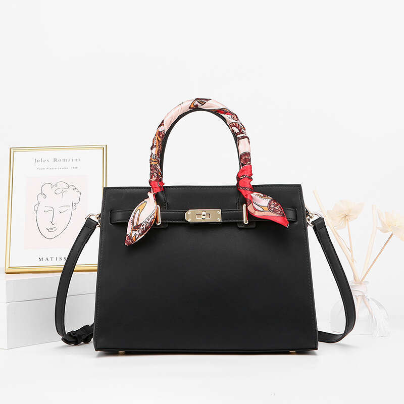 Free shipping fashion designer bag Luxury Hong Kong Red Bride New Trendy Women s Handbag Wedding High end Mom Bag Handbags tote purse Fashionable and 