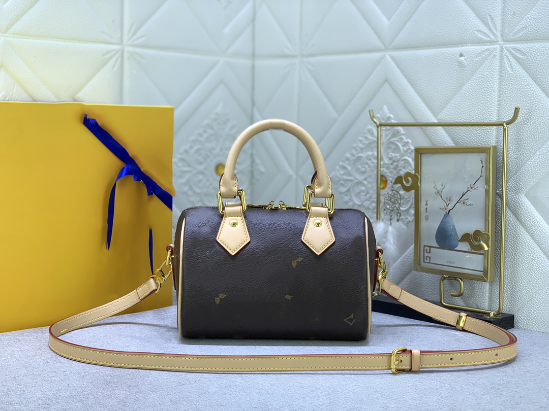 2025 New Designer Fashion Handbag High Quality Pillow Bag Women's Fashion Travel Bag Shoulder Bag Classic Fashion Women's Crossbody Bag Tiffany 5A
