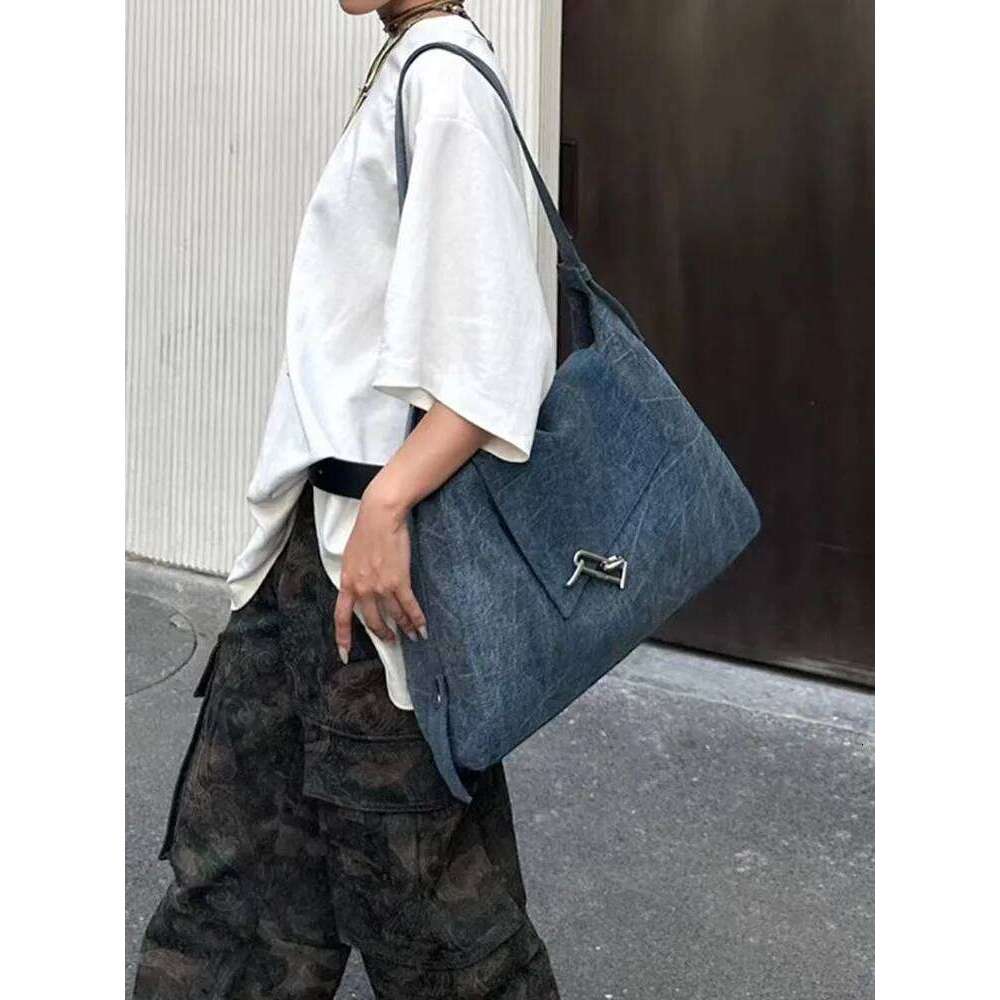 Hot Selling FIRMRANCH Casual Autumn Winter Large Capacity Buckle Design High-Quality Flip Shoulder Tote Trendy Women's Bag Fashionable Purse Desi