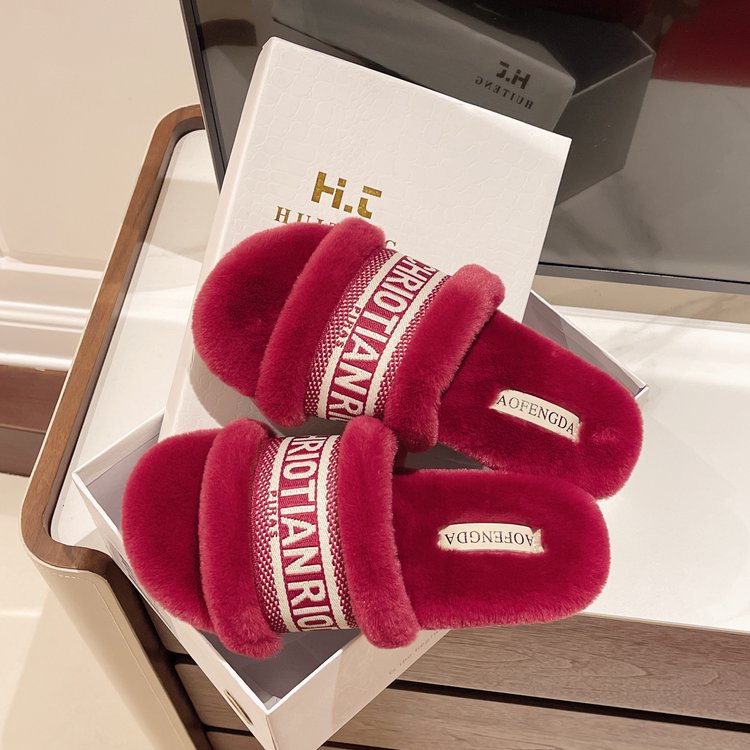new free shipping designer slippers for woman letter Indoor outdoor keep warm Thick woolen slippers vintage casual black khaki white Plush sandals
