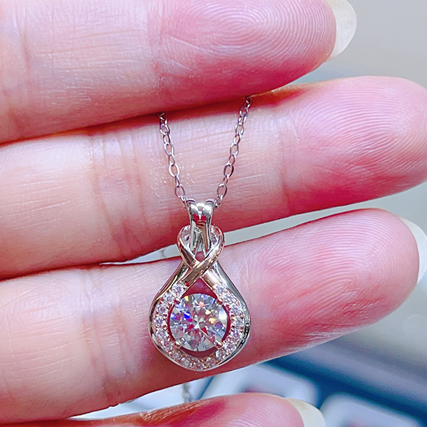Customized designer brand 0.5 Cara Mozambique Diamond Pendant 925 silver chain Outer layer plated with 18K platinum Can be detected through diamond je