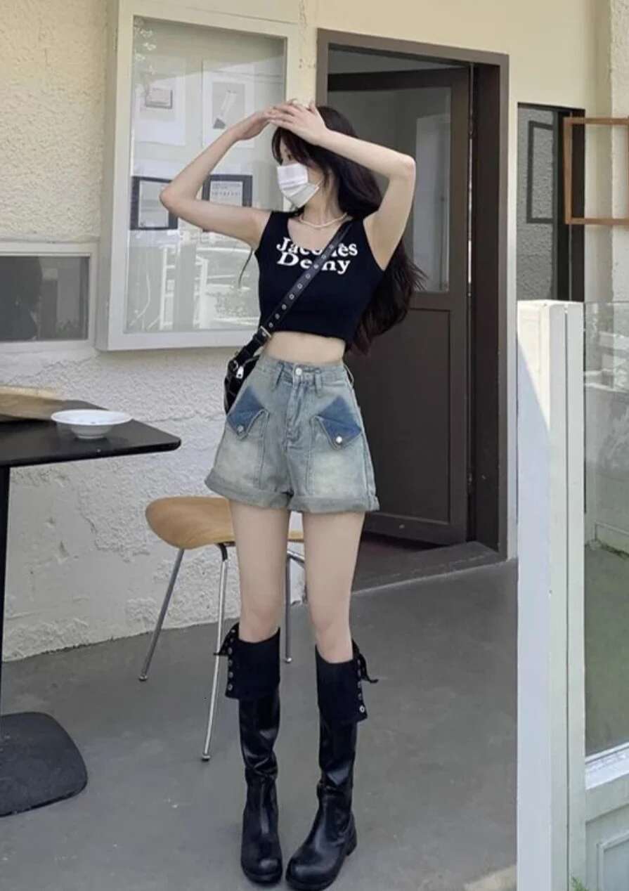 Blue With Waist Pocket Short Jean Pants Woman 2000s Clothes Y2k Trend 2025 Elegant Harajuku Fashion Flowy Denim Shorts for Women