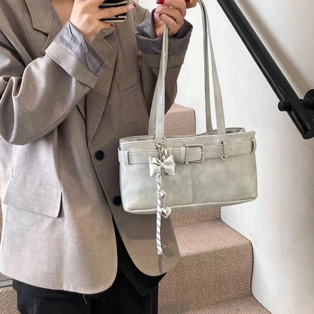 DHwanglijia Belt Buckle Design Shoulder Satchels Bag for Women 2025 New in Designer Handbags Branded Fashion designer bag Totes with Pendant bag