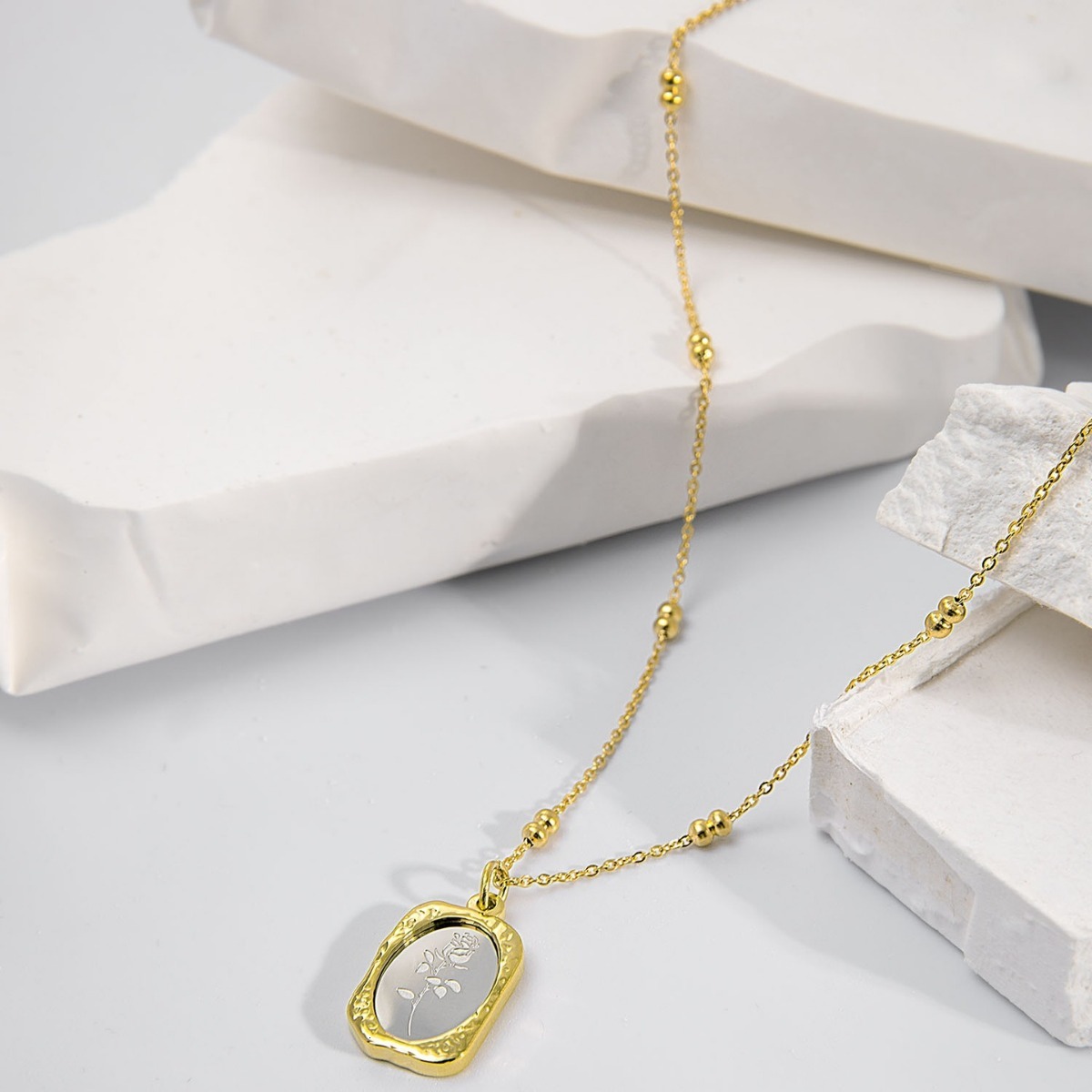 Fashion Light Style Personality Magic Mirror Rose Flower Necklace for Women Design Titanium Steel Non-Fading Jewelry