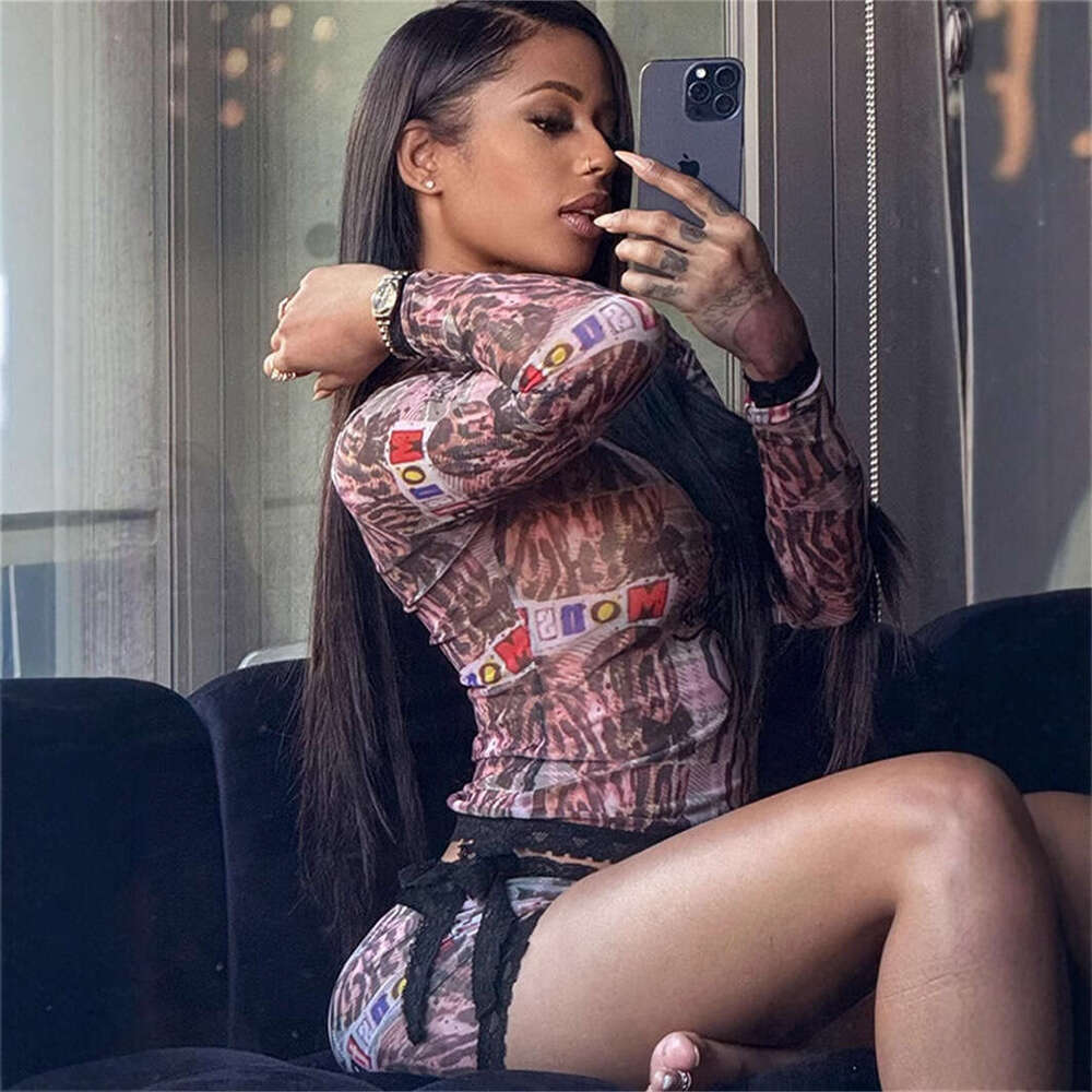 New Fashion Street Print Lace Trim Patchwork Long Sleeve Slim Fit Top And Shorts Set B5