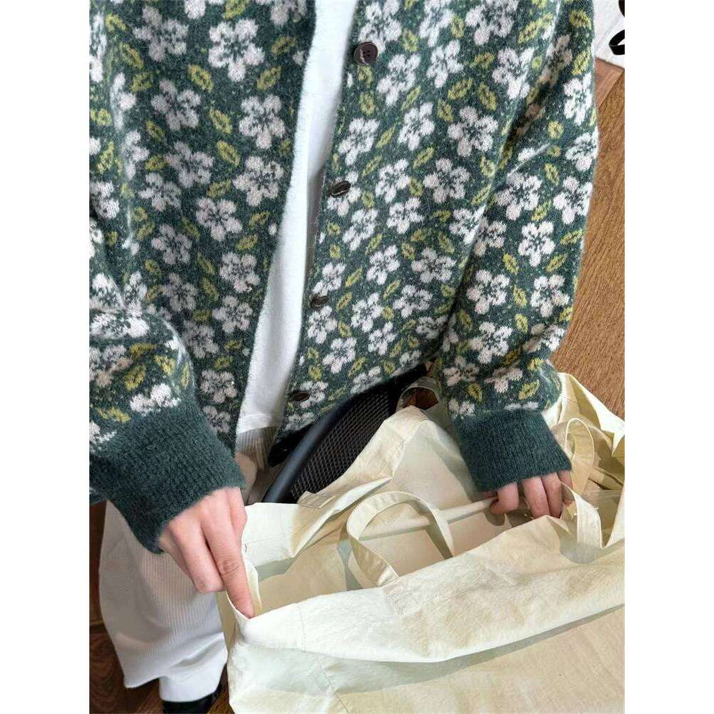 HanOrange 2024 Early Spring Retro Lazy Green Floral Wool Knitted Cardigan Women Delicate Skin Friendly Sweater Top