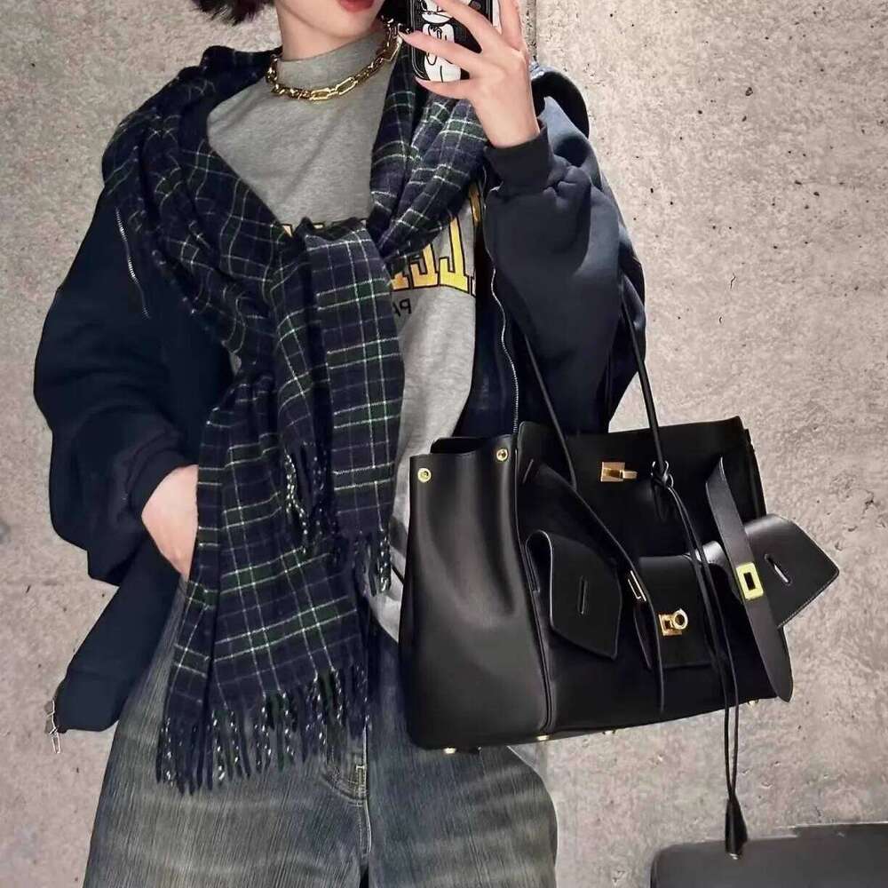 New Large-Capacity Commuter Single-Shoulder Locking Tote Wing Genuine Leather Shopping Bag, Handbag