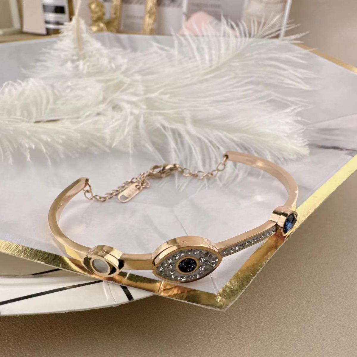 Fashionable Elegant Simple Devil's Dia-Studded Bracelet for Women High-End Exquisite Eye Titanium Steel Jewelry