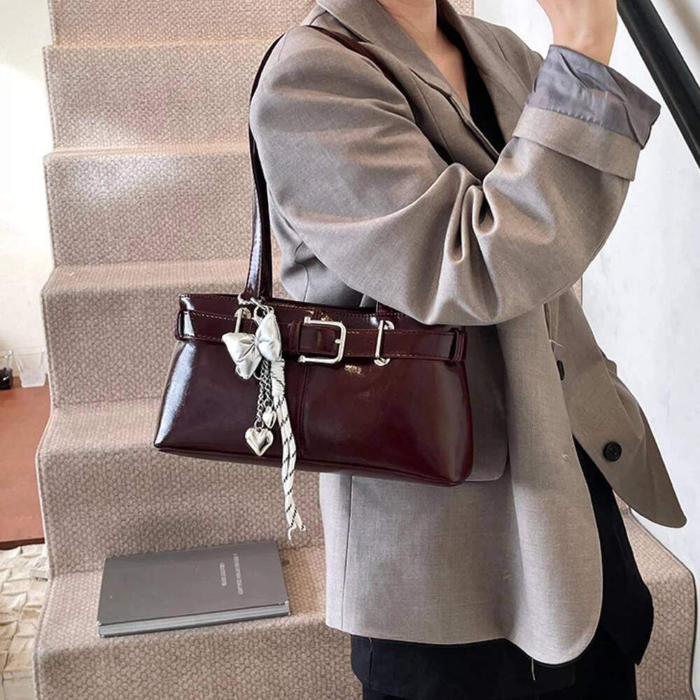 DHwanglijia Belt Buckle Design Shoulder Satchels Bag for Women 2025 New in Designer Handbags Branded Fashion designer bag Totes with Pendant bag