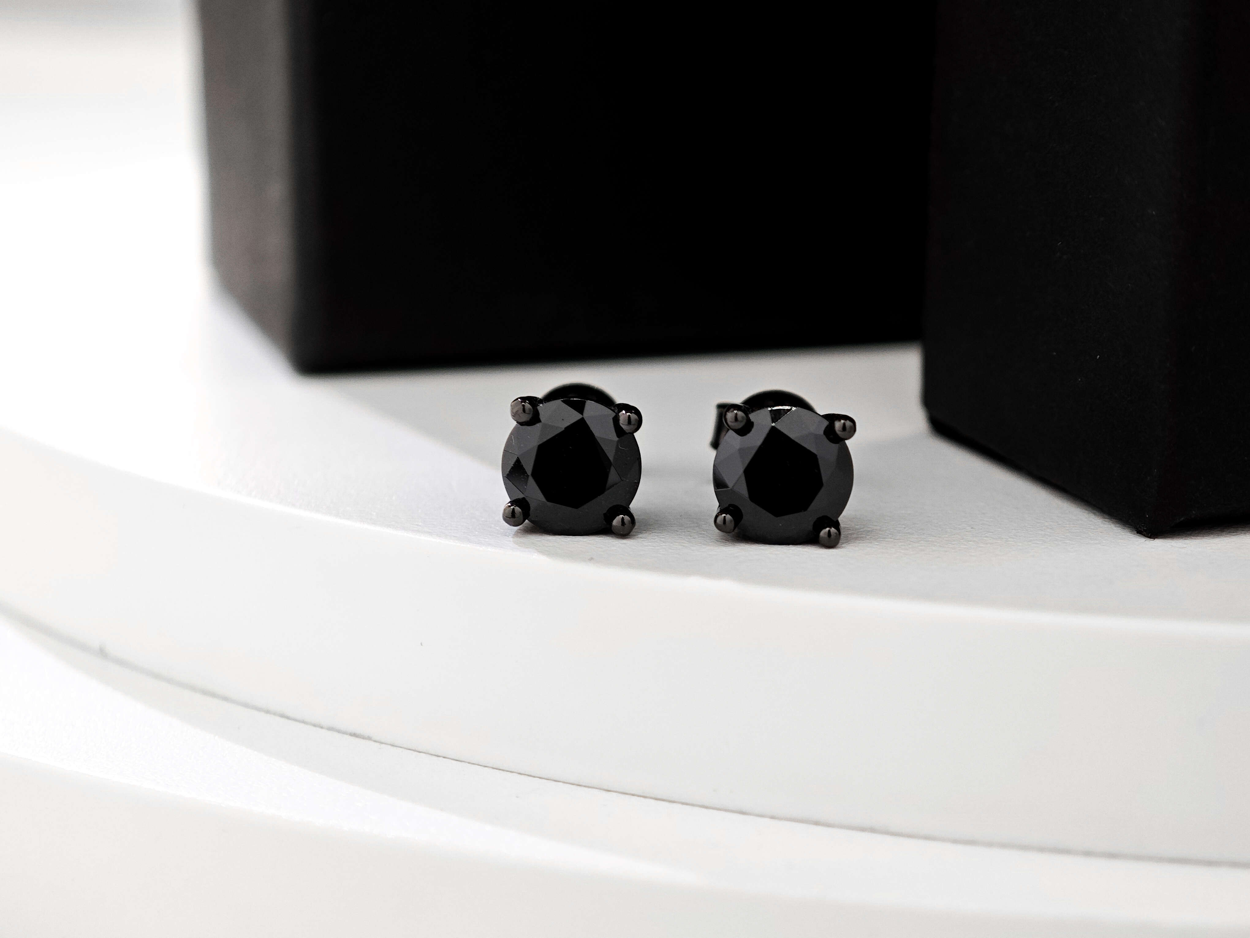 Ruizuan Black Moissanite Earrings 925 Silver Fashion Jewelry Earring Studs Round 1CT 6.5mm Moissanite Earrings Men