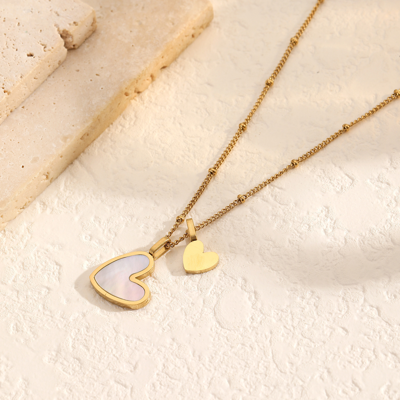 High-End White Mother-of-Pearl Necklace for Women, Fashionable Versatile Jewelry, Non-Fading Clavicle Chain, Peach Heart Pendant