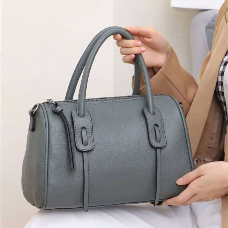 2025 New Women Cow Tote Bag Solid Pattern Genuine Leather Handbag Fashion Ladies Cowhide Shoulder Or Sling Bags