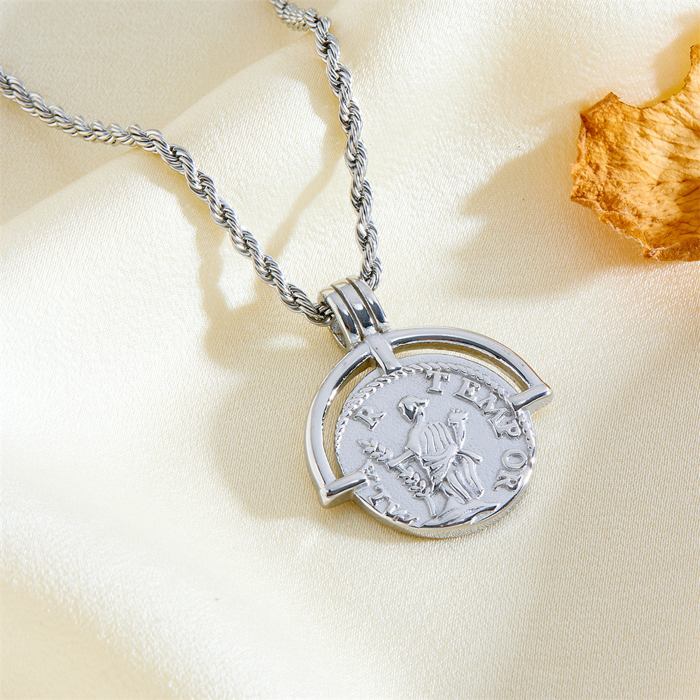 Fashionable and Elegant Portrait Roman Coin Pendant for Women, Titanium Steel Gold Non-Fading Necklace