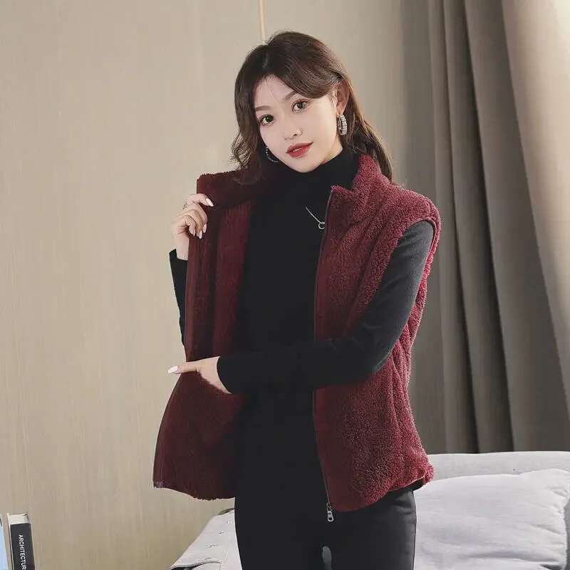 Half Lady Fleece Giletes Solid Color Short Cold Classic Warm Insulated Womens Vests Elegant Sleeveless Autumn Trend 2025 Casual