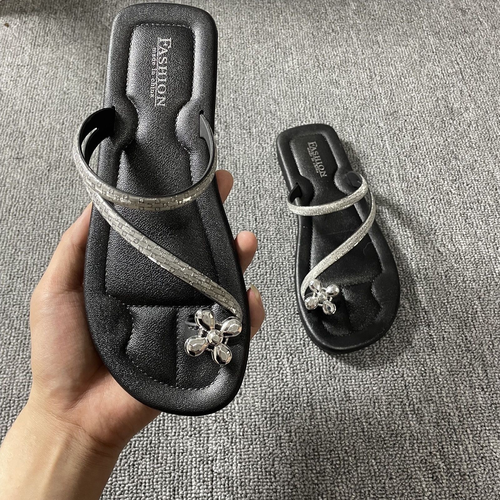 Flat bottomed French women's sandals new summer soft soled shoes designer sandals rhinestone beach women's sandals designer sandals