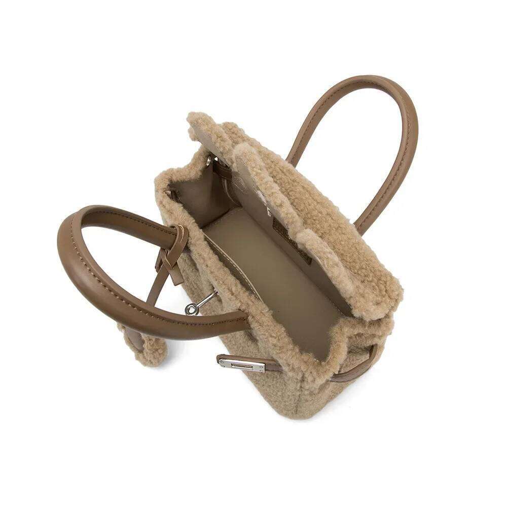 Hot Selling Fashionable Versatile Lamb Wool Women's High-End Feel Handbag Spring Summer New Arrival Soft Crossbody Bag Designer Bags