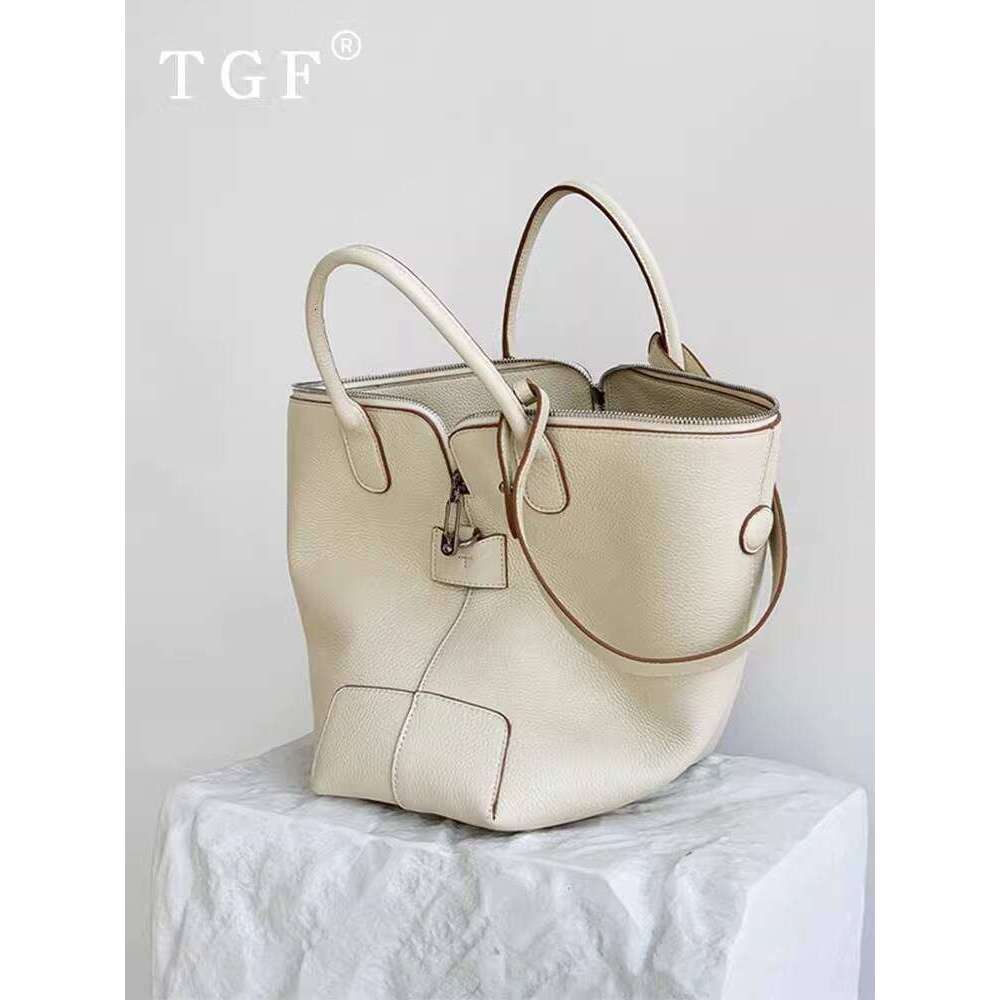 Handheld Tote for Women New Light Luxury Niche High end Fashion Commuter Versatile Crossbody Bucket Bag