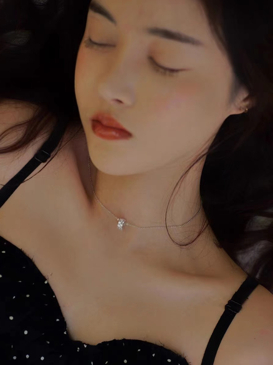 2025 Elegant Ins Top Sell Sweet Simple Fine Jewelry Genuine 100% 925 Sterling Silver Full Round Lab White Moissanite Diamond Women Circle Pendant Clav