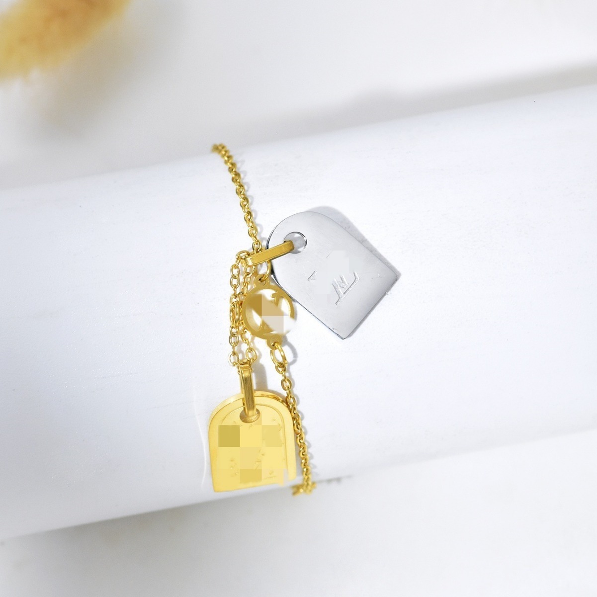 Trendy Fashion Versatile Double Tag English Bracelet for Women, Unique Design, Titanium Steel Non-Fading Jewelry