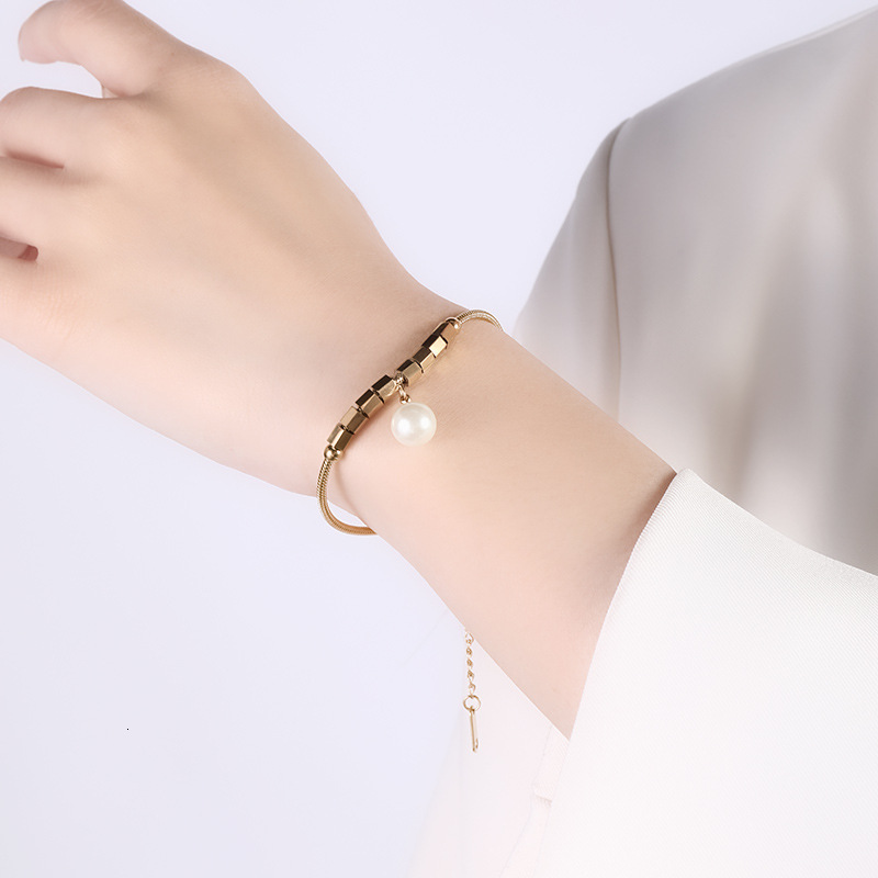 Fashion Simple Elegant Small Square Pearl Pendant Bracelet for Women, Light High-end Feel, Titanium Steel Non-fading Jewelry