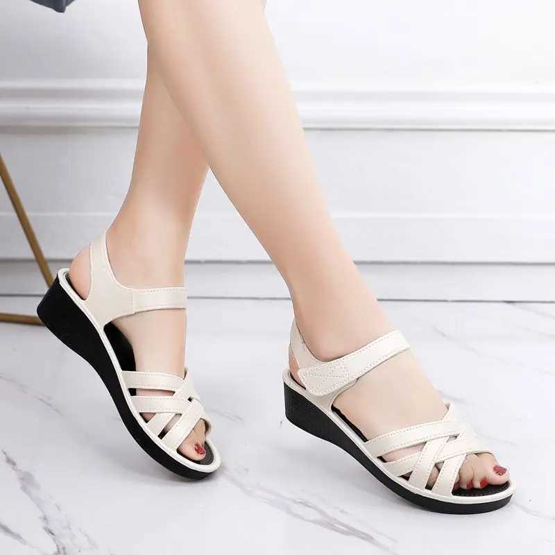 Mother Sandals Summer Soft Sole Middle-aged and Elderly Non-slip Work Shoes 4cm Wedges Flat Grandma Shoes To Wear Outside Z250617