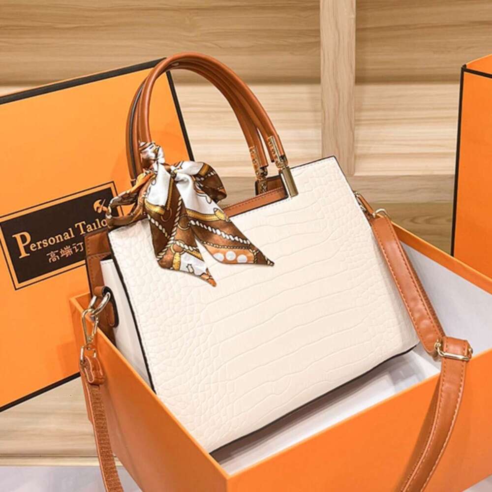 Free shipping fashion designer bag Luxury Handbag New Crossbody Large Capacity Elegant Middle aged Women for Mom Birthday Gift Wedding Bag Handbags to