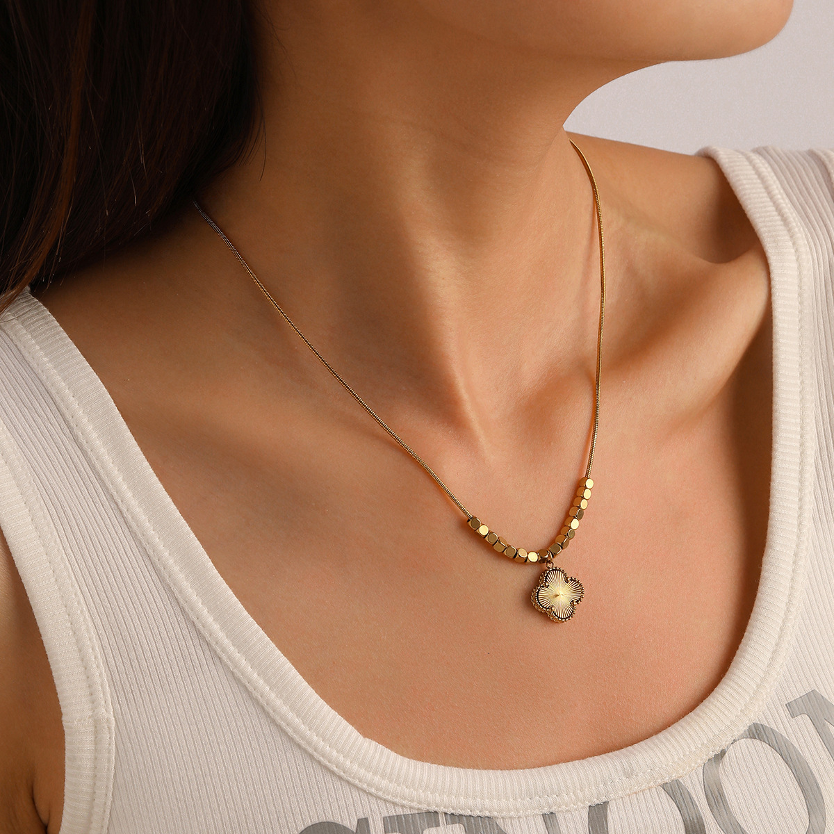 Fashion Light Style Simple Elegant Small Square Flower Necklace for Women Titanium Steel Non-Fading Jewelry