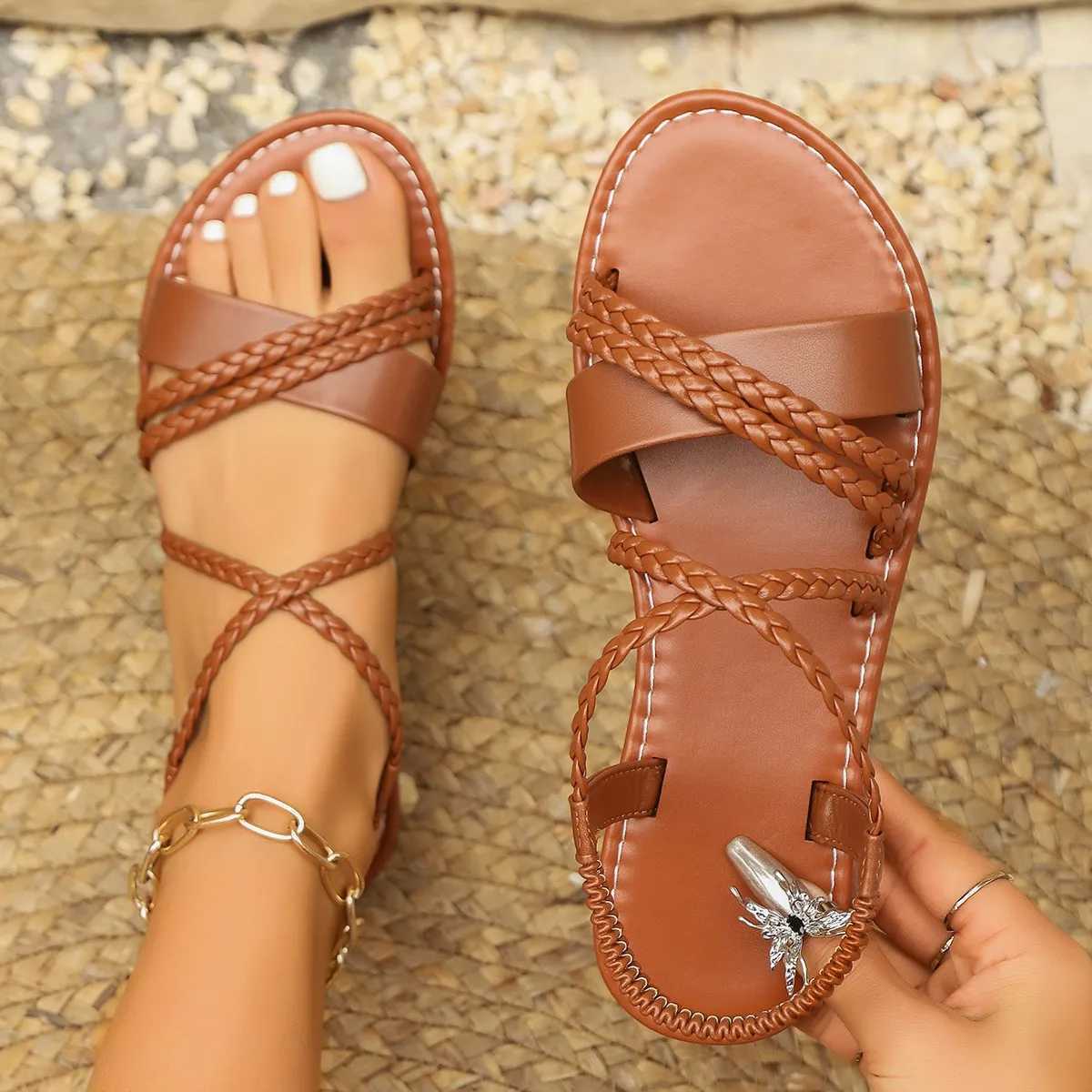Women Beach Woven Hollow Sandals Women Flats Casual Clip Toe Sandals Summer 2025 New Fashion Casual Walking Slides for Women Z250617