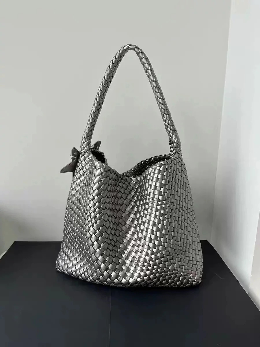 Spicy Girl Vacation Shoulder Bag Commuting Large Capacity Hand-held Tote Retro Woven Bags for Women 250614