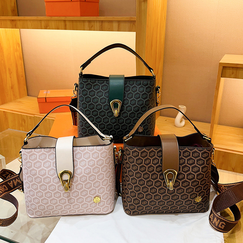 Top brand high-quality new free designer bag French retro texture bag 2025 new fashionable multifunctional handbag bucket crossbody bag new free desig
